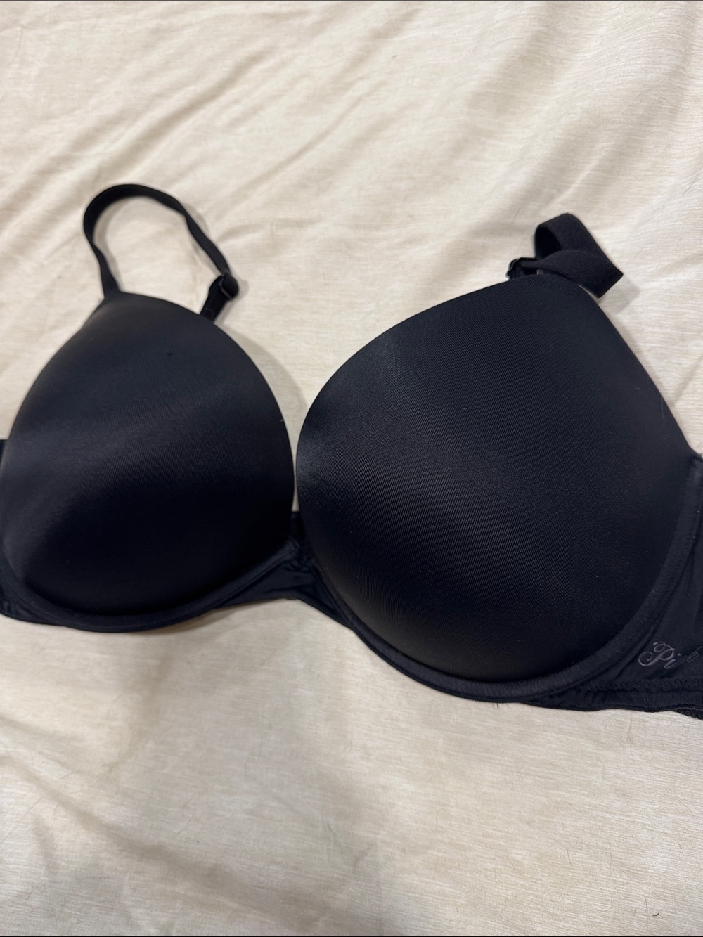 PINK Victoria's Secret Black Molded T-Shirt Bra